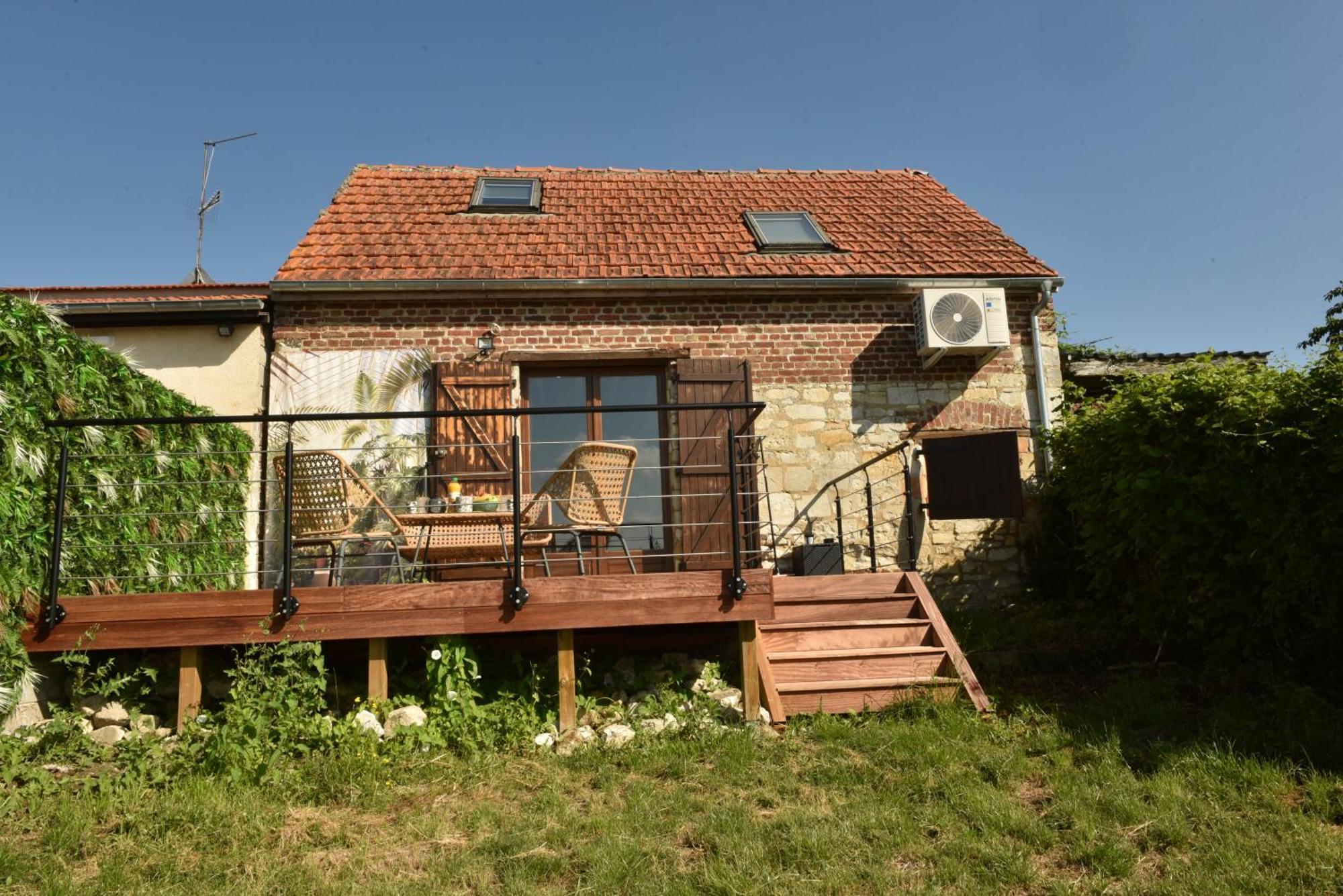 Maisonnette Du Bonheur - Vue Campagne - Baignoire Balneo 32 Jets - Lits Queen Size Vadencourt  Esterno foto